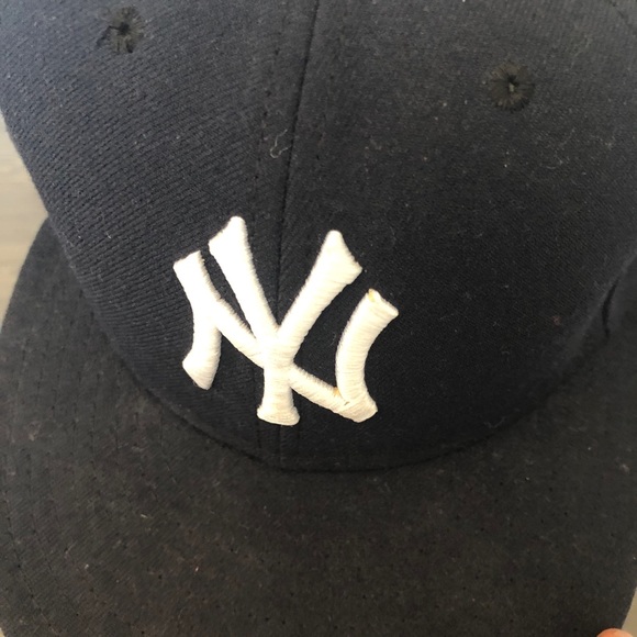 SOLD Yankees Cap - Picture 4 of 4